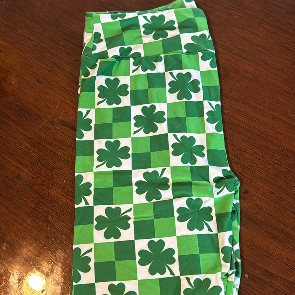 LuLaRoe Clover Plaid Leggings